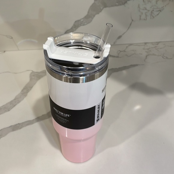 Stanley - PARFAIT OMBRE 40 oz. Adventure Quencher Tumbler (Pink and White) - NWT - Picture 7 of 8
